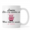 Mug personnalisé avec prénom recto-verso "elle a un caractère de cochon"